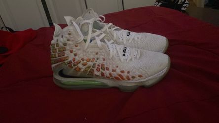 Nike LeBron 17