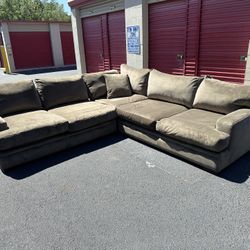 Comfy Sectional Couch🔥🔥