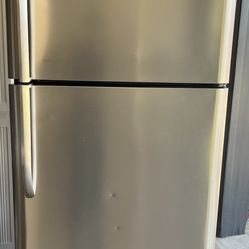 FRIGIDAIRE  Refrigerator