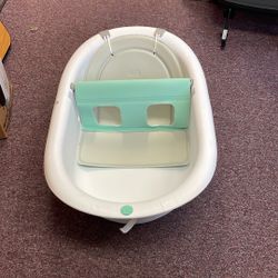 Friday Baby Grow With Me Bath 