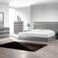 Leon Collection 4PCS Queen size modern style gray lacquer bedroom set- available in 3 sizes Now On Sale 2229.00. Free Delivery 🚚 