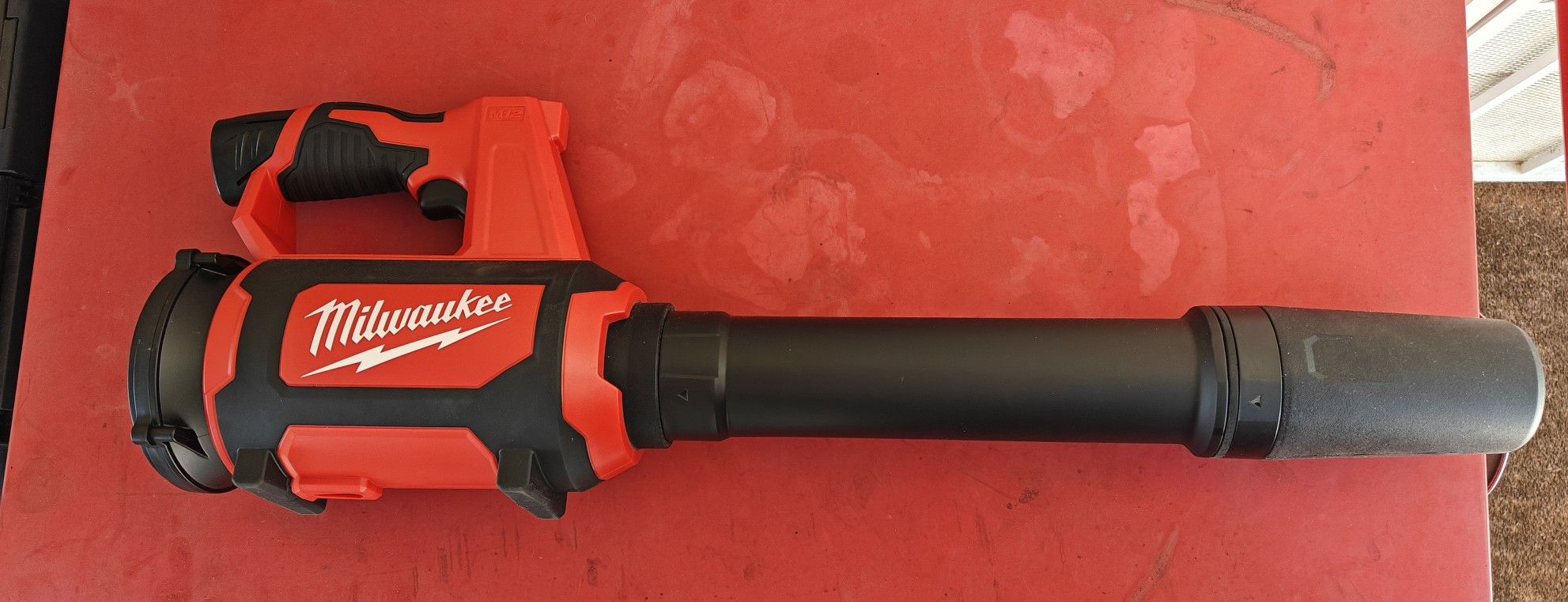 M12 Milwaukee compact blower and 2.0 battery
