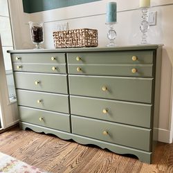 Gorgeous Green 8 Drawer Dresser
