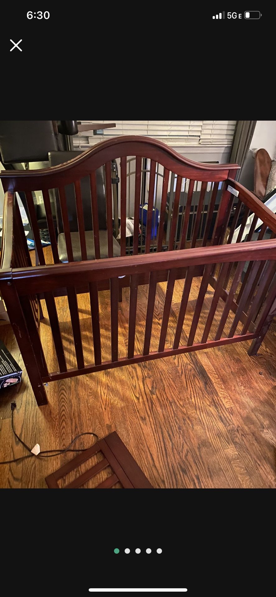 Expresso Crib With Changing Table.