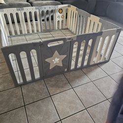 Baby plastic play yard