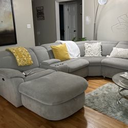 LARGE LIGHT GRAY SECTIONAL w/RECLINERS