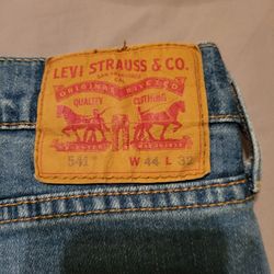 Levis Jeans 541     Size 44x32
