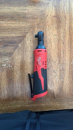 Milwaukee M12 12V Lithium-Ion Cordless 3/8 in. Ratchet