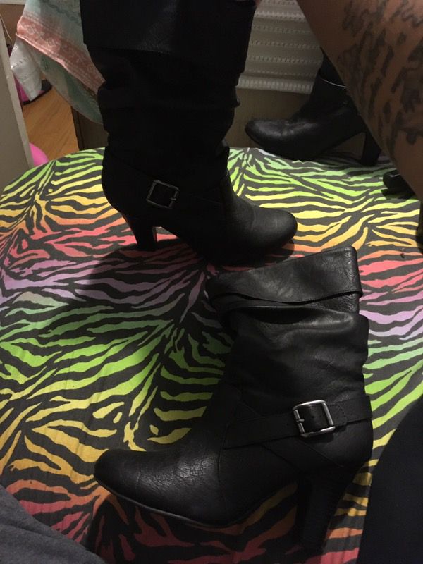 Leather black boot