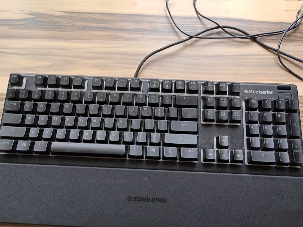 Steelseries Apex 3 Keyboard And Razer Deathadder Essential Mouse