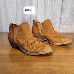 NEW - Report,  Ankle Booties, Women's Size 6.5 