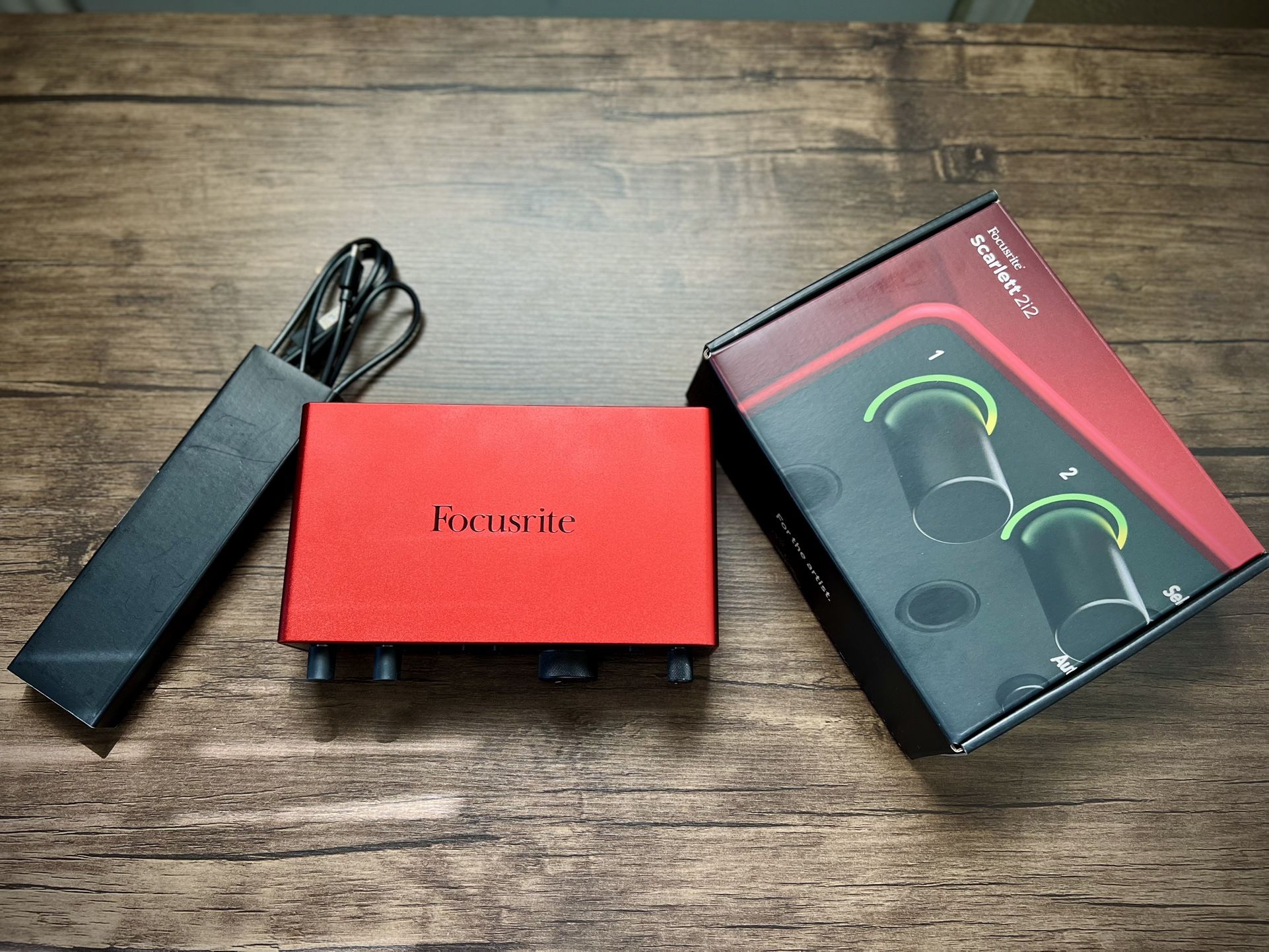Focusrite Scarlett 2i2 (4th Gen) – Pro Studio Sound at Home
