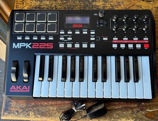 Akai Professional MPK225 MIDI Keyboard Controller