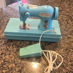 Mini Holly Hobby Kids Sewing Machine 