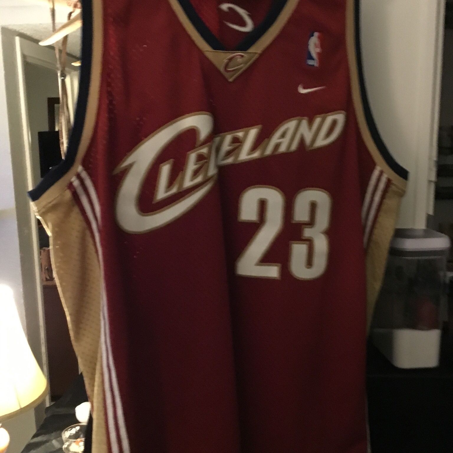 Vintage Nike NBA Cleveland Cavs Jersey #23 Lebron James Burgundy. Mens XL  for Sale in Spring, TX - OfferUp