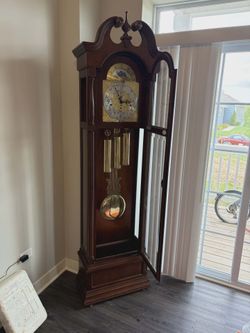 Grandfather clock. No crank with it doesn't work