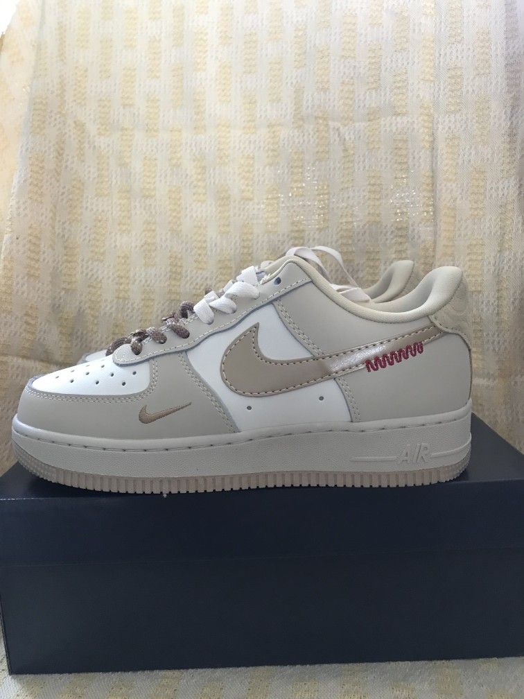 Air Force 1 retro sneakers