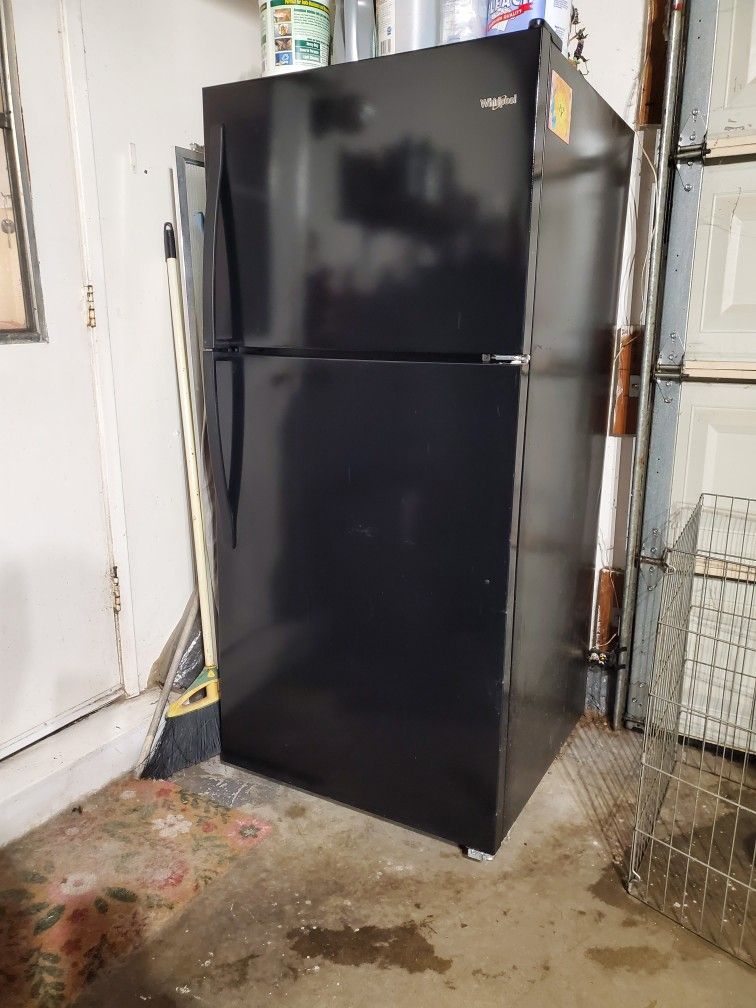 Refrigerator. (WHIRLPOOL)