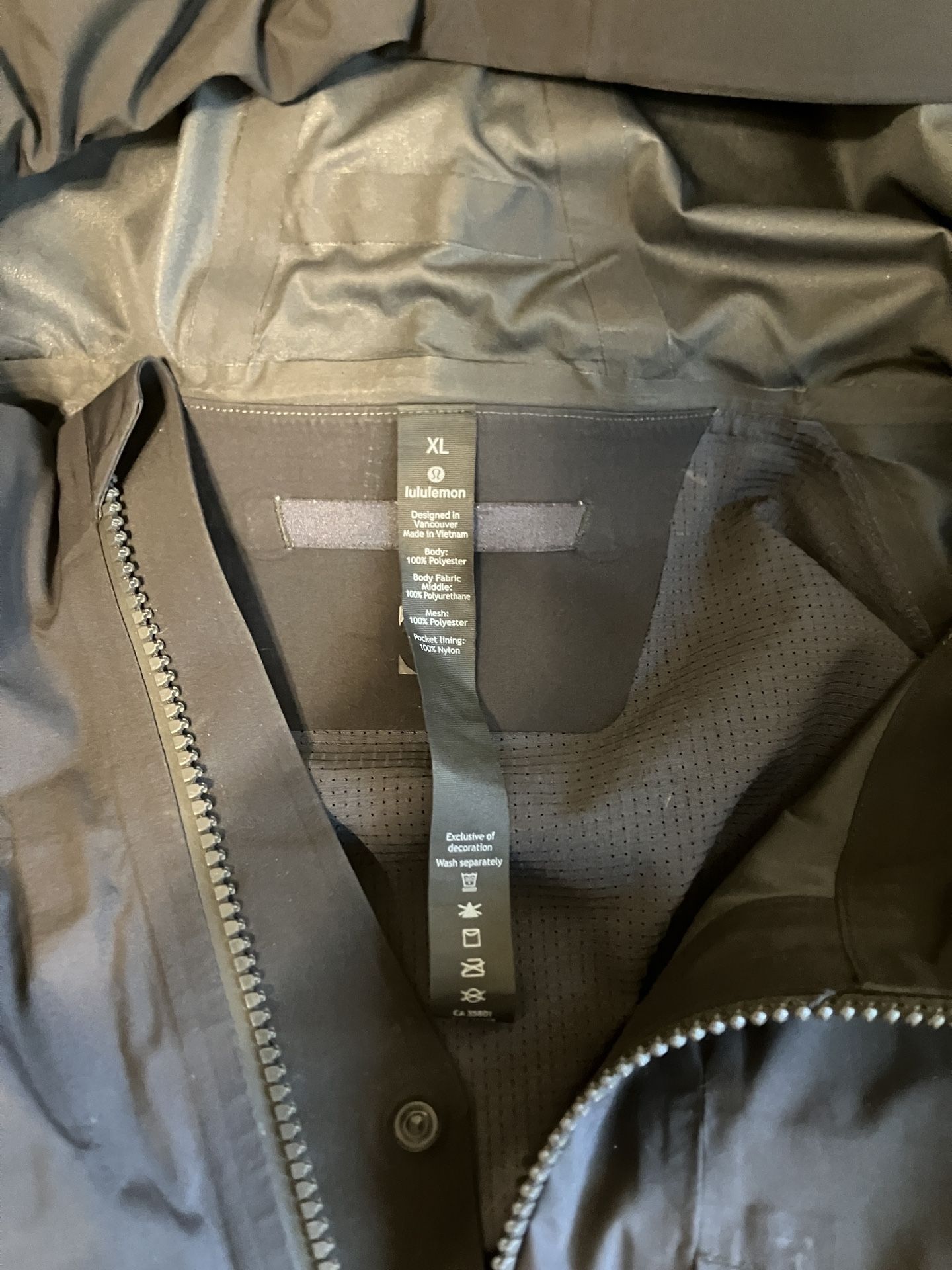 $40 Lululemon City To Hike Rain Jacket XL