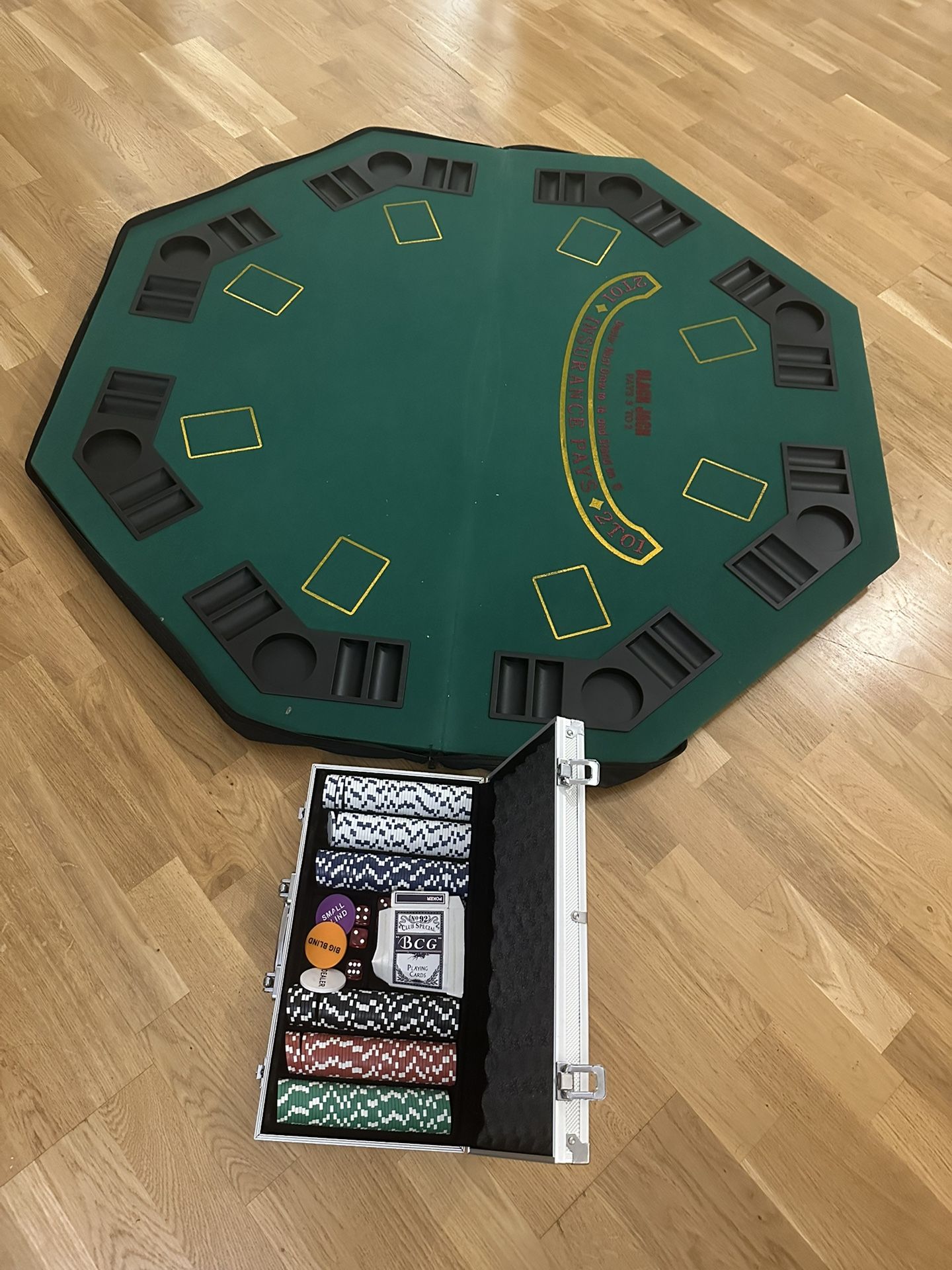 Poker Table 8 Players And Chips Set