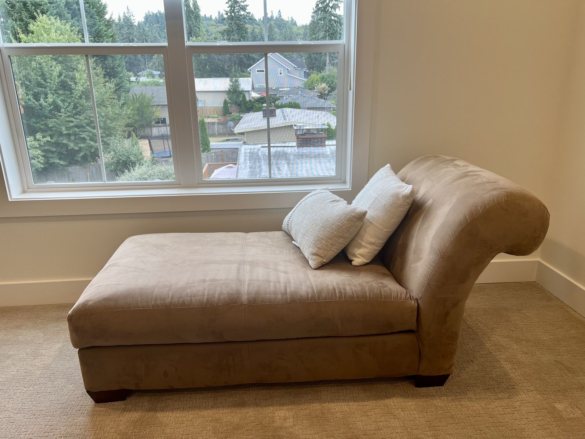 Velvet Chaise Lounge Sofa for Sale in Bellevue, WA OfferUp