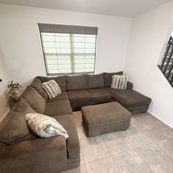 Large Reversible Chaise Sectional