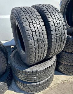 275-70R18 LT marca Open Ranger All Terrain tires usadas en perfecta condición set of 4