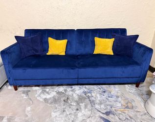 Sofa , Area Rug, 2 pillows