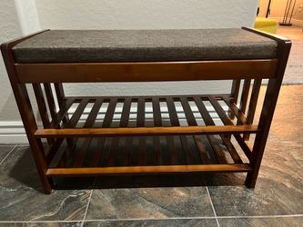 Solid wood bench with 2 shelves and pad