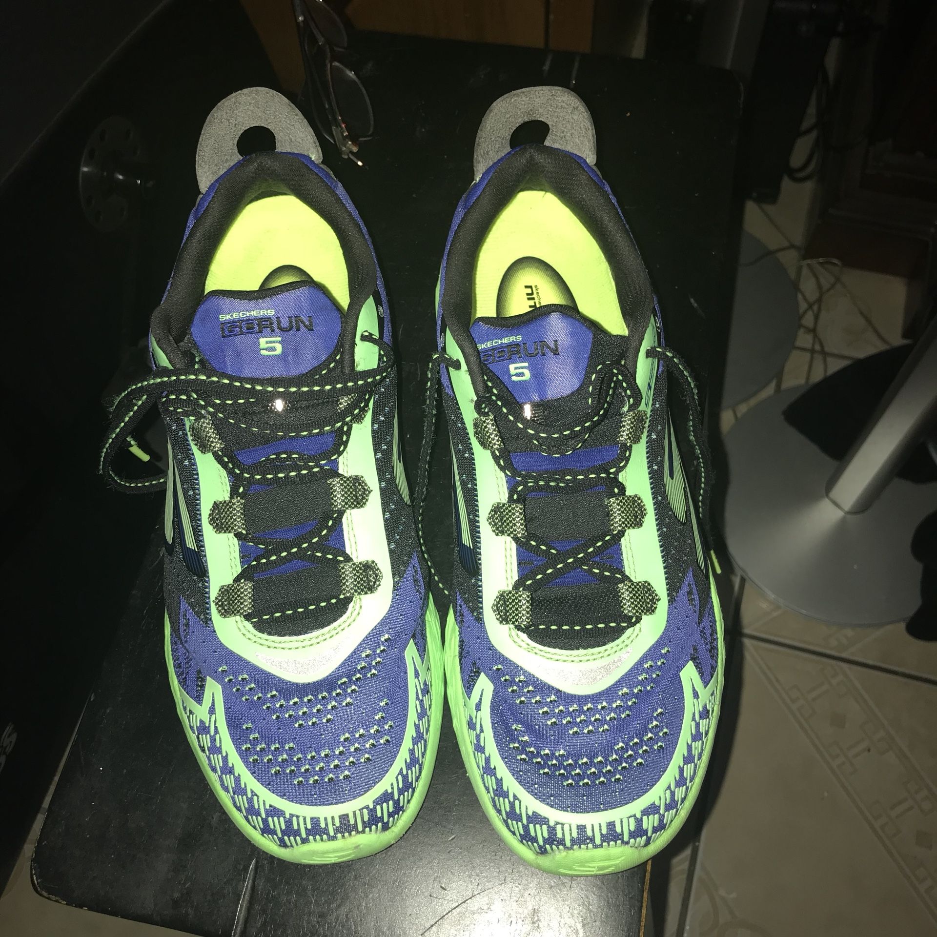 Great and light size 9 👟 tenis shoes for men.