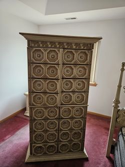 Bed Room Dresser, Antic Looking, Beautiful