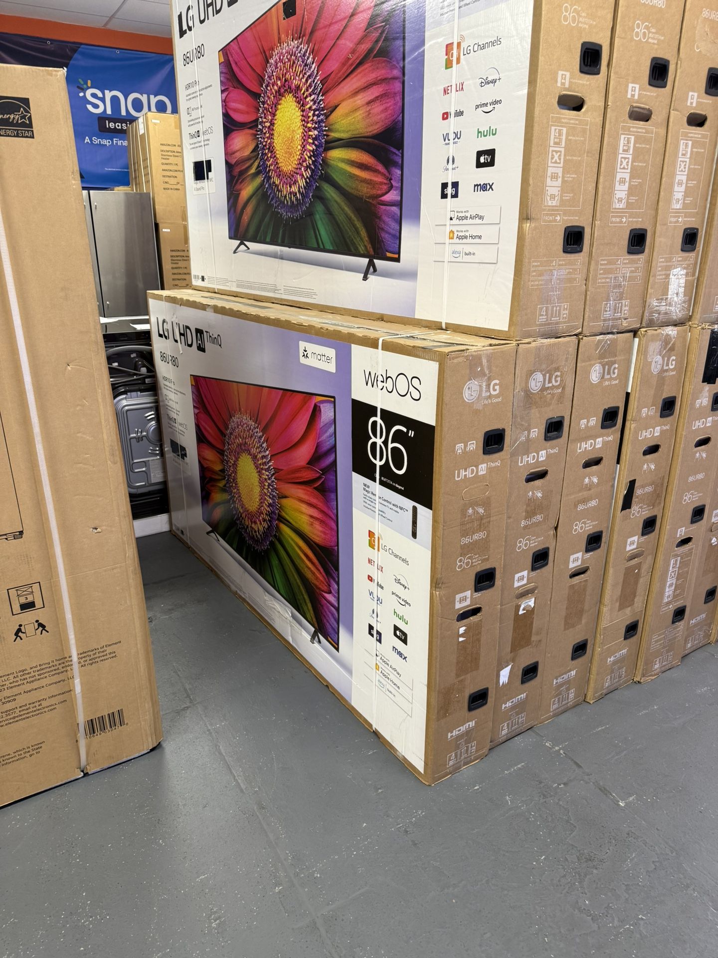LG 86” UR8000 4K HDR SMART TV 4K @ 120 HERTZ