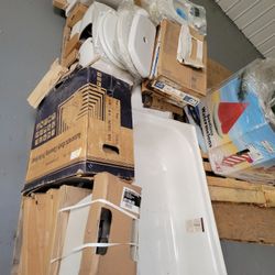 🚽 Bathtub + Pallet of Toilet Parts (Tanks, Lids, Seats) – Bulk Lot
