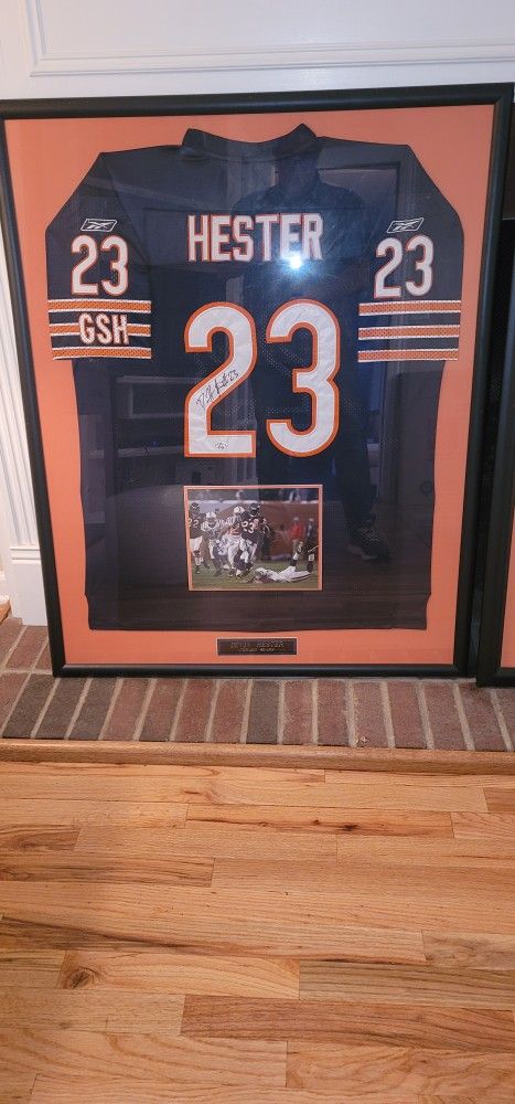 Devin Hester Signed Jersey for Sale in Twin Lakes, WI - OfferUp