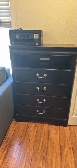 Black 5-Drawer Chest Dresser