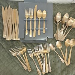 46 pieces dinner/flatware gold stainless steel
