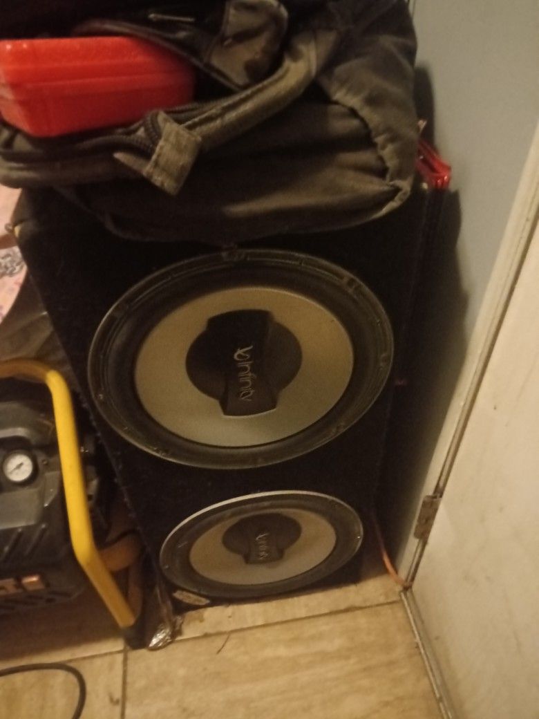 2 Infinity 12 Ground Shaker With 2000 Watt Crunch Amp