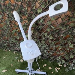 Facial Steamer With Magnifying Glass