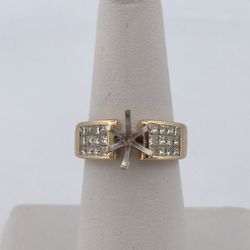 14K yellow gold diamond ring size 7
