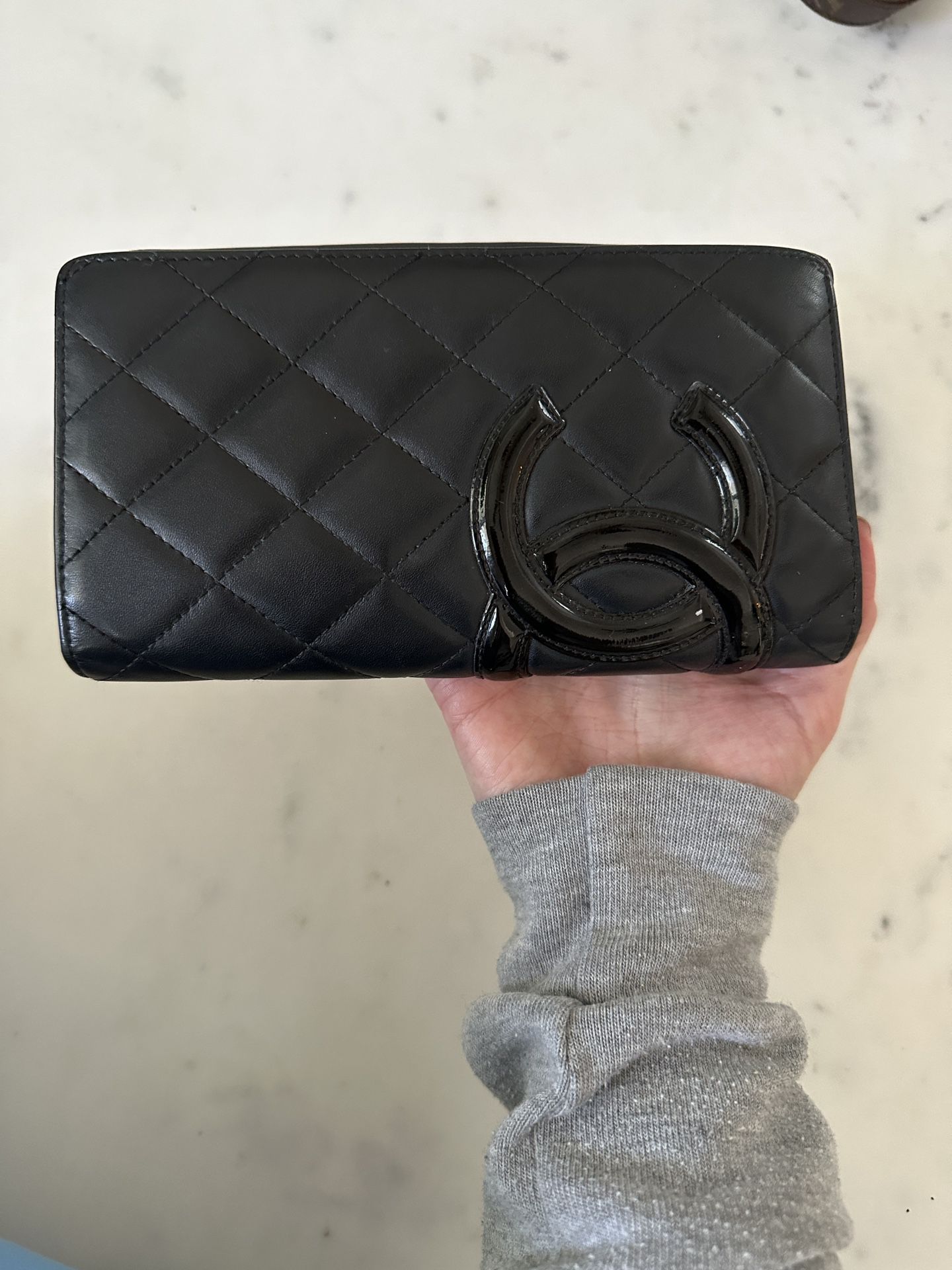 Chanel Black Cambon Quilted Leather Compact Wallet Hot pink Inside For Sale  at 1stDibs