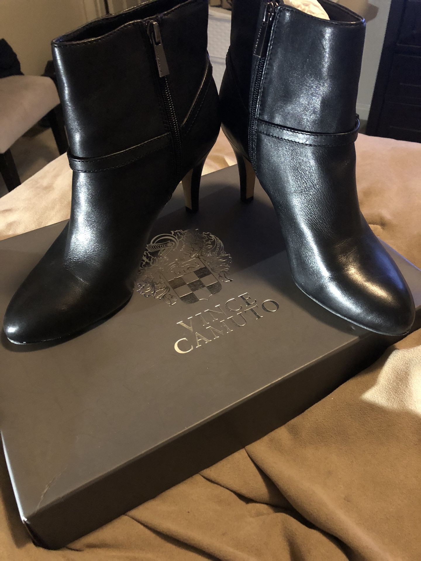 VInce Canuto Bootie Size 10
