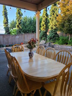 Solid Oak High-Quality Outdoor / Indoor Table & 8 Chairs - $150