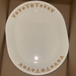 Vintage Pyrex light weight serving dish