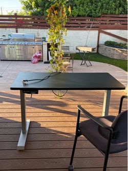 FlexiSpot Electric Height Adjustable Standing Desk EN1
