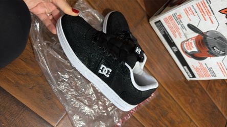 Women’s size 7 sneakers