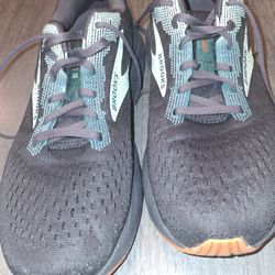 Men's Size 10.5 Ghost 16 Black Green SNEAKERS 