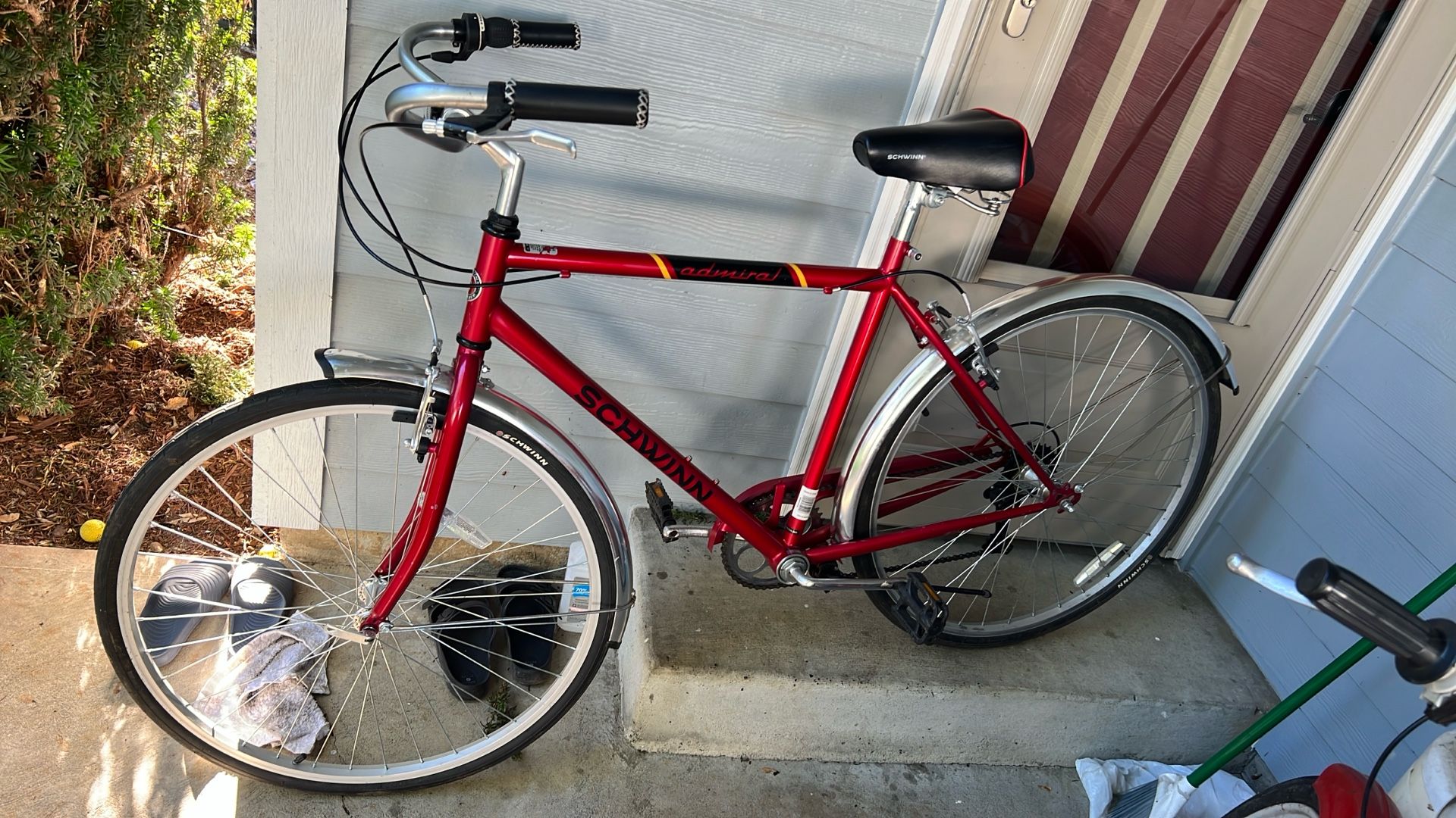 Schwinn Hybrid Road Bike