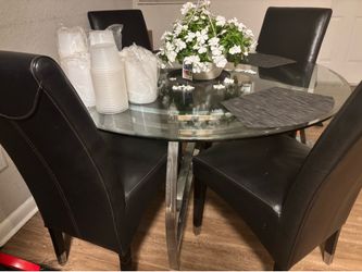Dinning Table with 4 Chairs
