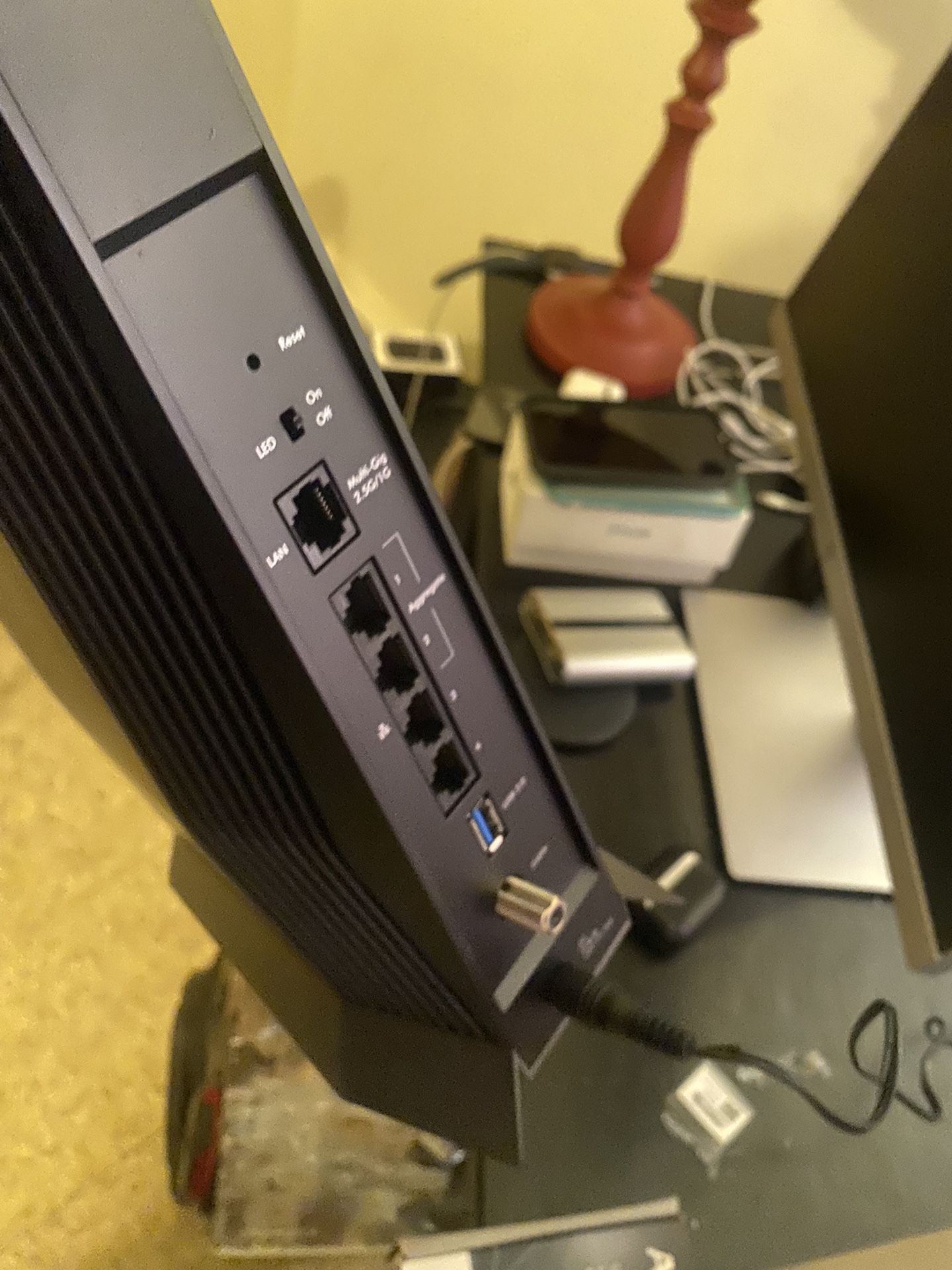 NIGHTHAWK MODEMN ROUTER