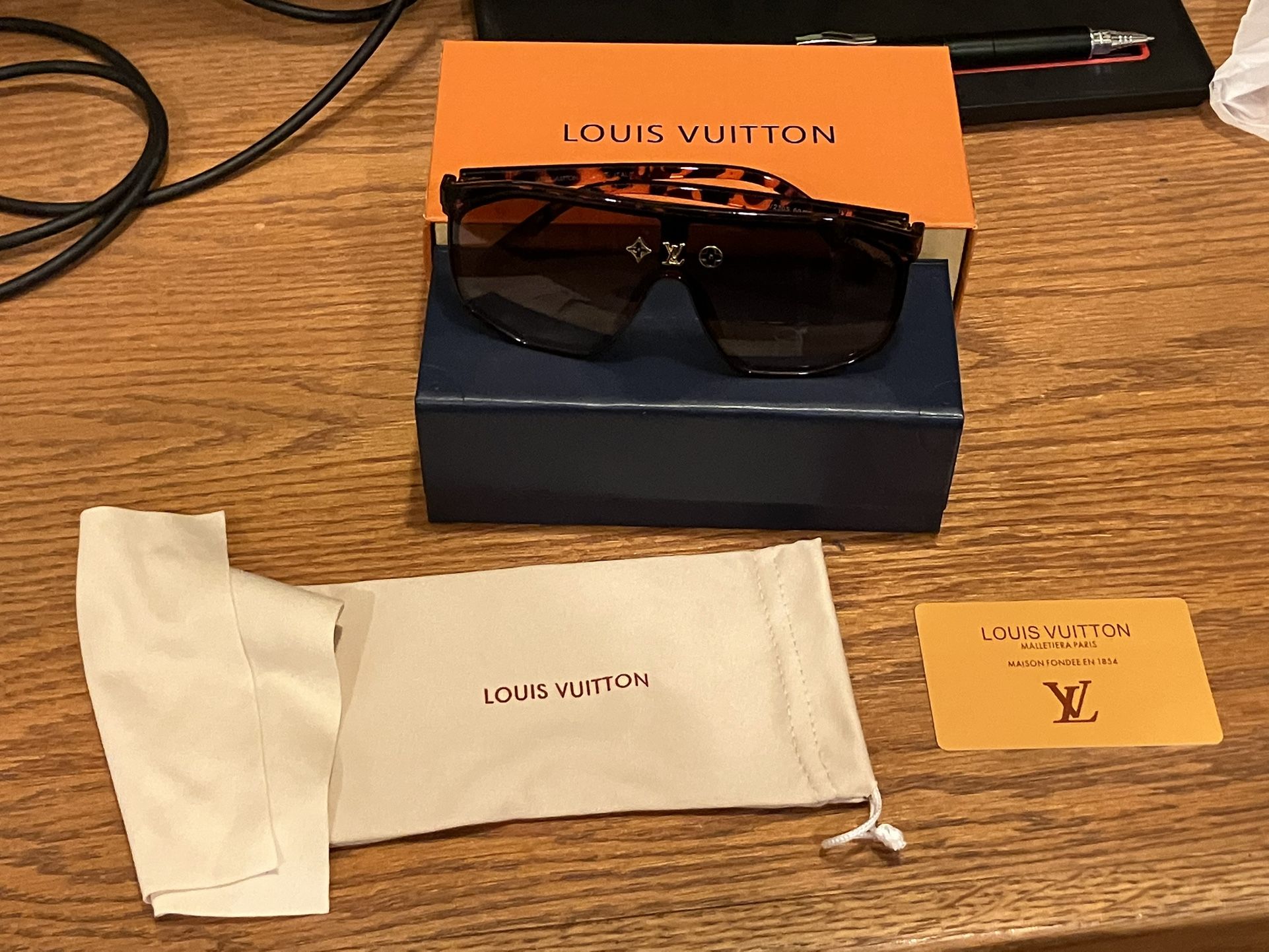 Louis Vuitton Evidence Square sunglasses
